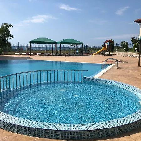 Menada Imperial Heights סאני ביץ'
