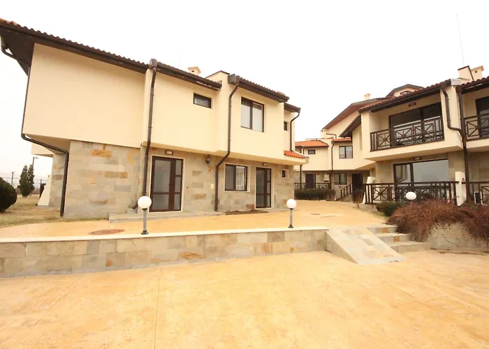 Вилла Menada Imperial Heights *