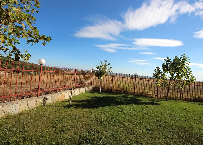 Вилла Menada Imperial Heights *